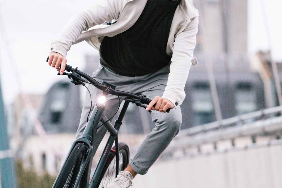 Edel ist auch die Beleuchtung am Coboc Sydney. An der Front leuchtet ein Supernova-Scheinwerfer...