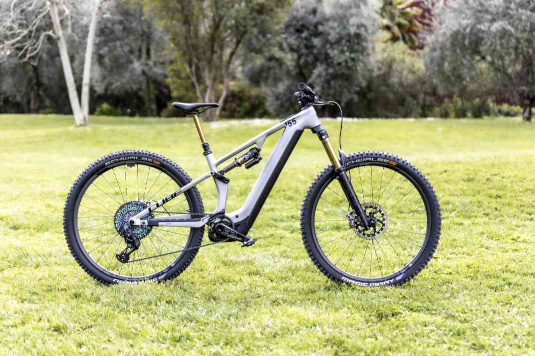 Das teuerste SLT-Modell des One55 kostet 9999 Euro. Dafür hat die Ausstattung es auch in sich.