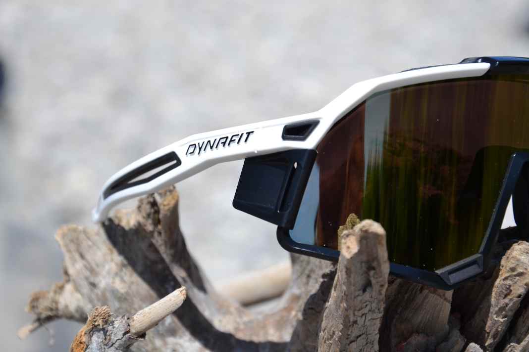 Flügelchen schützen die Augen vor Wind, UV-Strahlung und Staub.