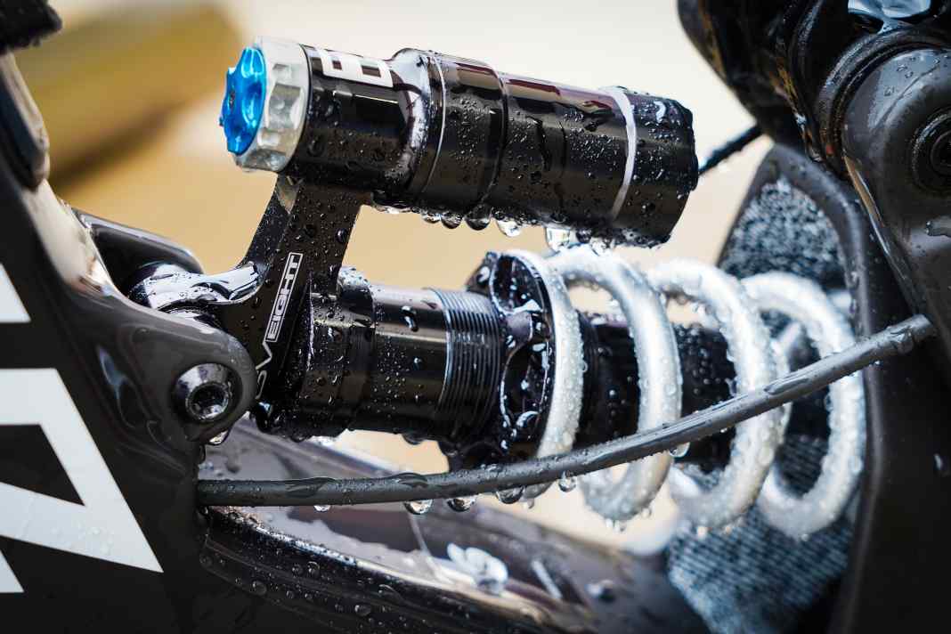 Der neue Push Industries SV8 Stahlfederdämpfer baut leicht und kompakt