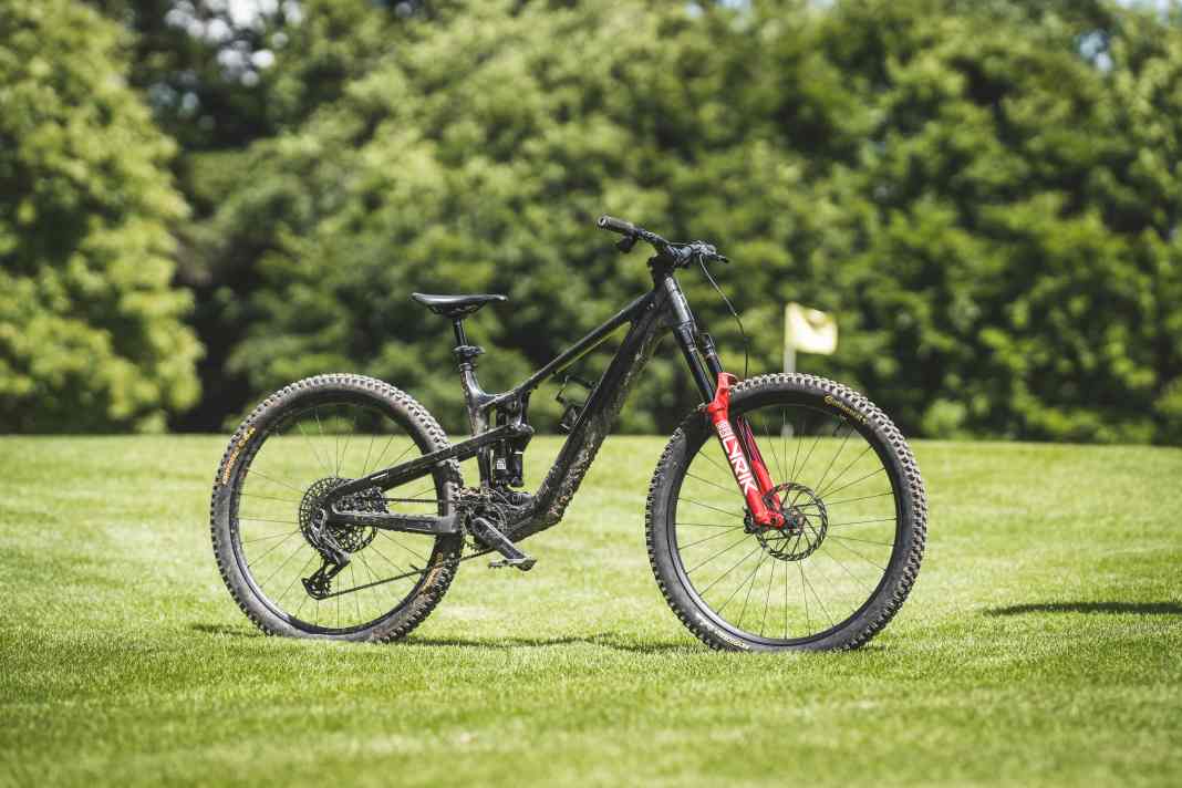 Das schlanke Sresh SL ist das erste Light-E-MTB von Propain.