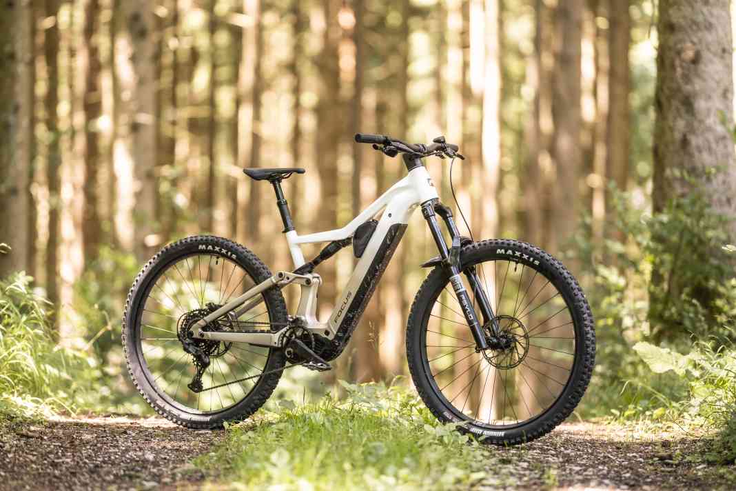 Mit 25,97 Kilo ist das Focus Jam² 6.7 kein Leichtgewicht.