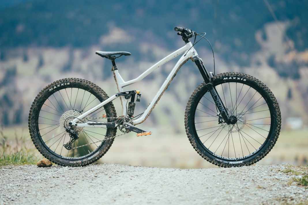 Dartmoor Rocbird Enduro Evo16,3 kg1 / 160/160 Millimeter Federweg / 29/27,5" / 2699 Euro / Alu