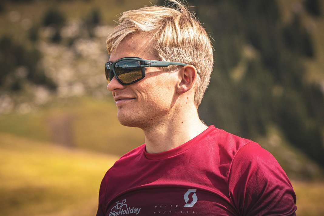 Evil Eye Pathline Air Pro: Outdoor-Sportbrille mit verbesserter Belüftung. Mit zwei Filter-Technologien verfügbar. LST-Filter (kontrastverstärkend): 249 Euro. Vario-Filter (selbsttönend): 329 Euro.