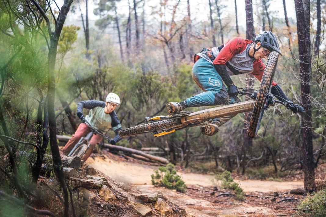 Günstige Enduros im Duell: Was können Cube Stereo Hybrid 160 und Haibike NDuro für rund 5700 Euro? Bereit für hartes Gelände?