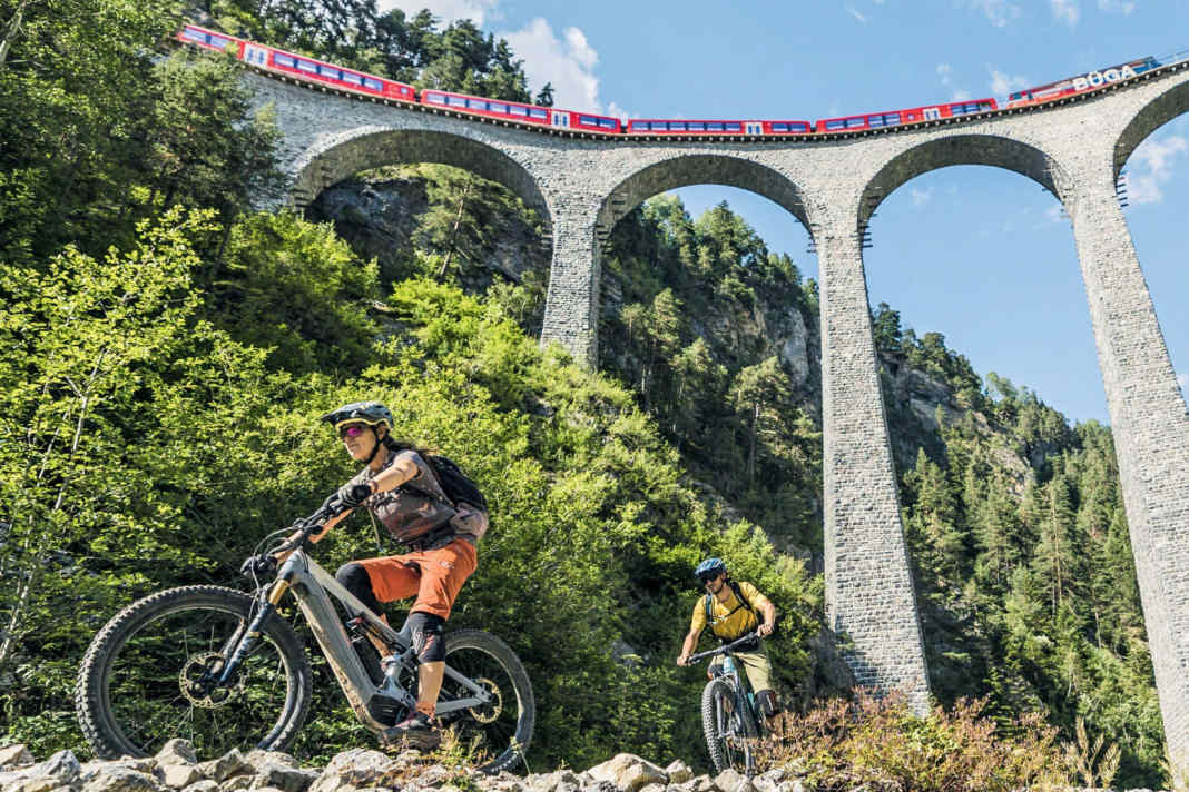 Wie gut erreicht man die Bikespots mit Bus und Bahn? Wir haben's ausprobiert.