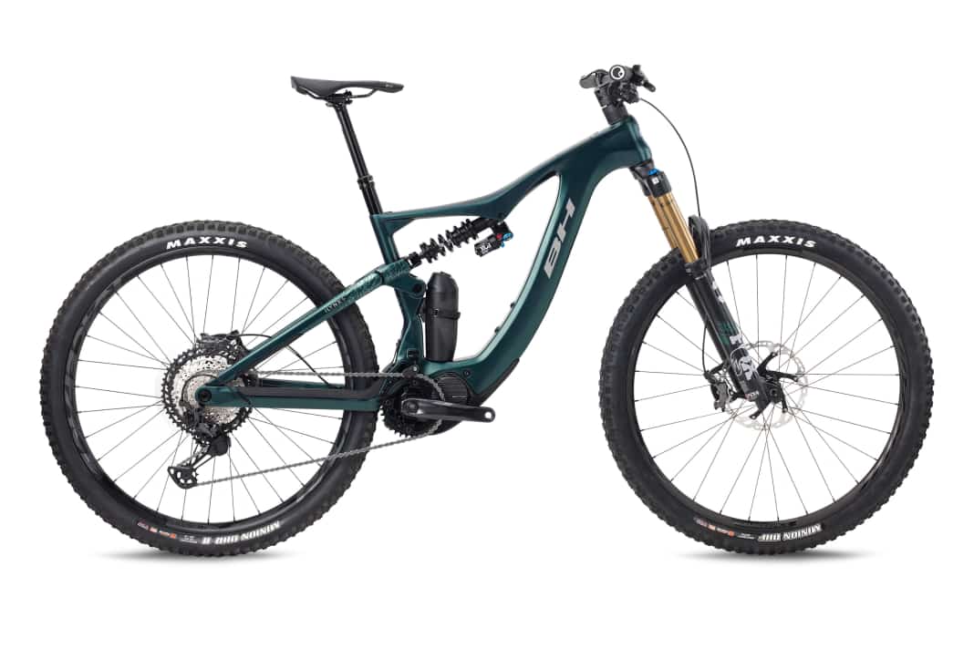 Im Top-Enduro von BH steckt ebenfalls ein Fox Factory Fahrwerk mit Coil Dämpfer. Gebremst und geschaltet wird von Shimano XT Teilen. Bei diesem Modell ist der Range Extender ebenfalls inklusive.