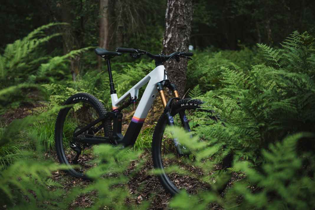 Das neue File Plus von Rose gibt's jetzt auch mit XT und XTR Di2 und Fox-Fahrwerk.