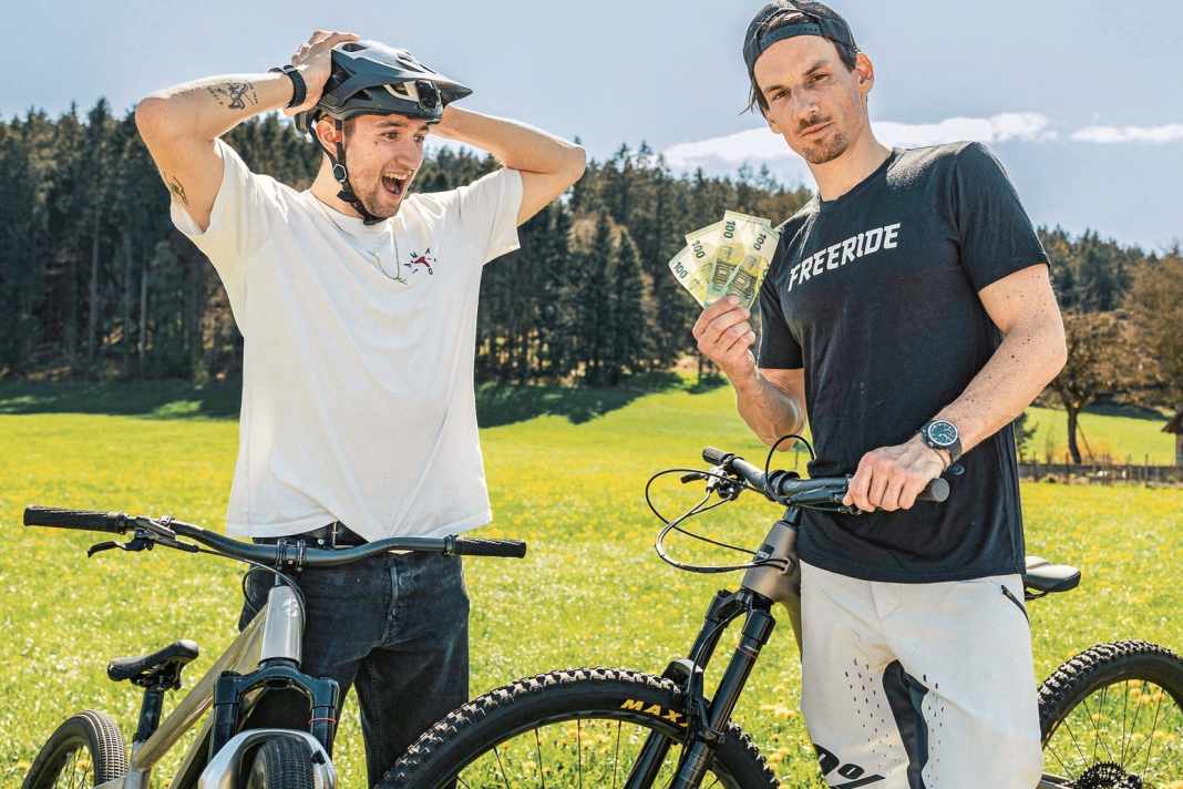 Steckt sich Korbi (li) die 500 Euro diesmal in die Tasche? In rund drei Stunden muss er dafür dem Autor den Pickup-Barspin beibringen.