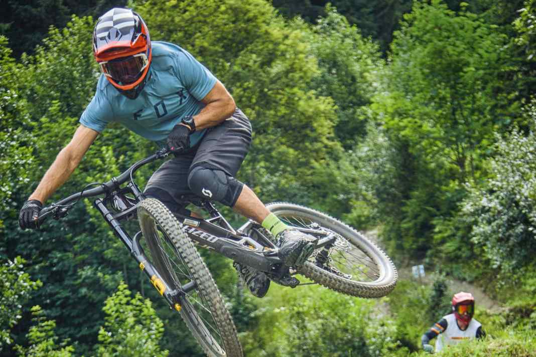 Gute Mischung: Das Demo ist schnell, liebt Jumps, klebt am Boden und feuert sich auch raus – so muss ein Bigbike sein.