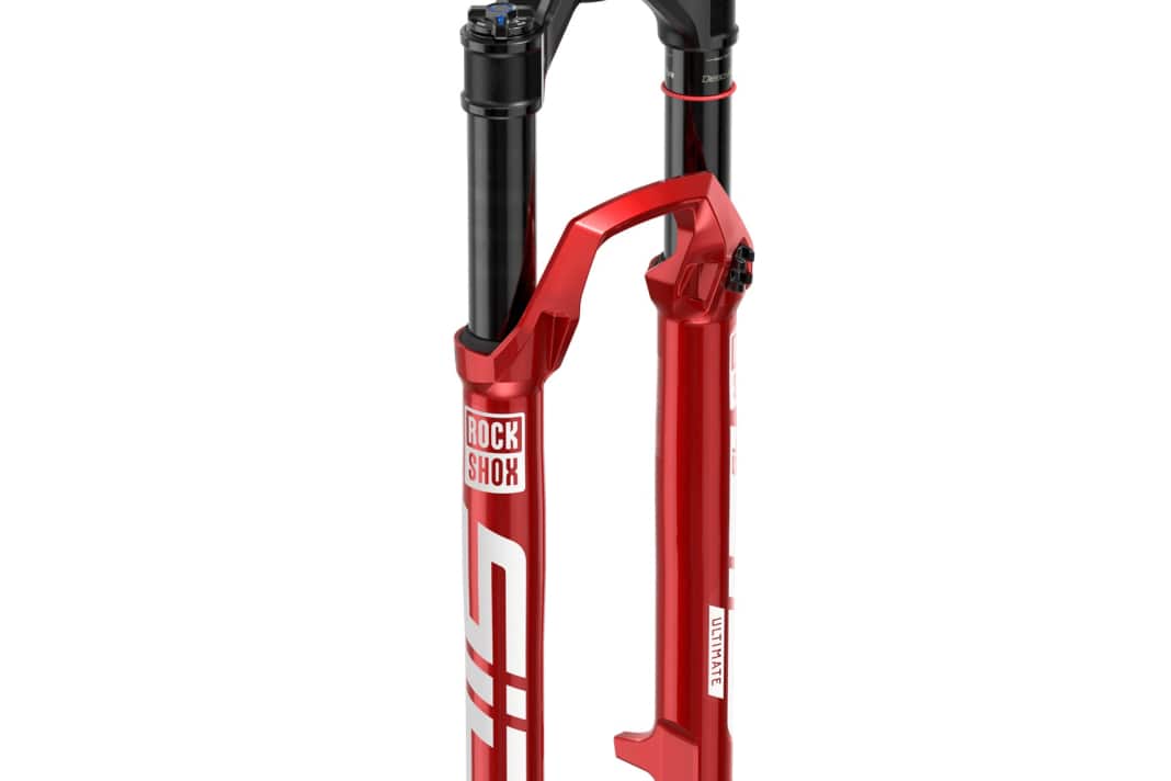 Neben klassischem Schwarz steht selbstverständlich Electric Red zur Wahl.