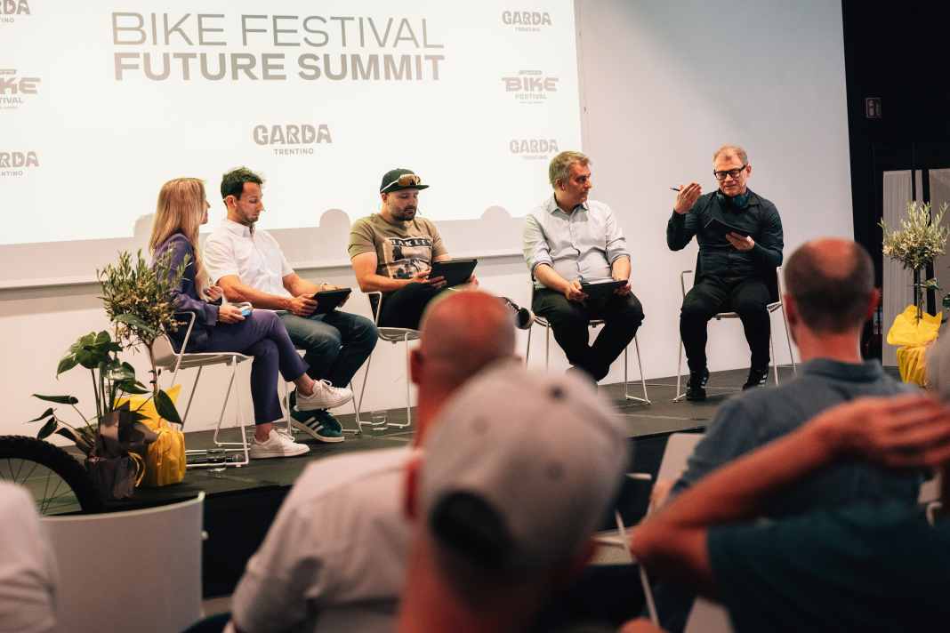 Premiere beim FSA Bike Festival Riva del Garda: beim ersten Bike Festival Riva Future Summit drehte sich alles um die Auswirkungen von Künstlicher Intelligenz (KI) auf die Fahrradbranche.