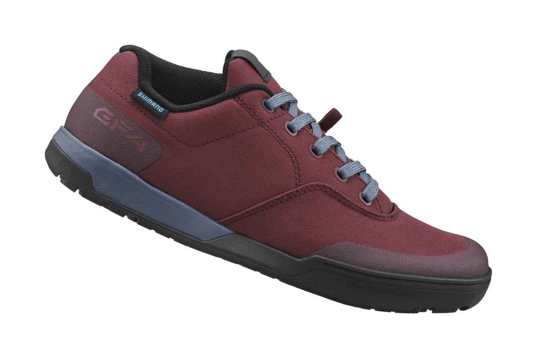 Vier Gravity-Modelle für Flatpedals bringt Shimano auf den Markt. Den GF400 gibt es auch als Damenmodell (GF400W).