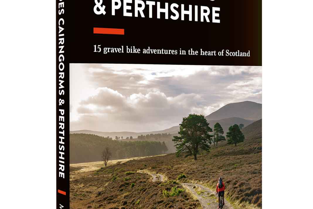 Der neue Gravel-Reiseführer "Gravel Rides Cairngorms & Perthshire" von Markus Stitz präsentiert 15 Gravel-Touren durch Schottlands spektakuläre Landschaften.