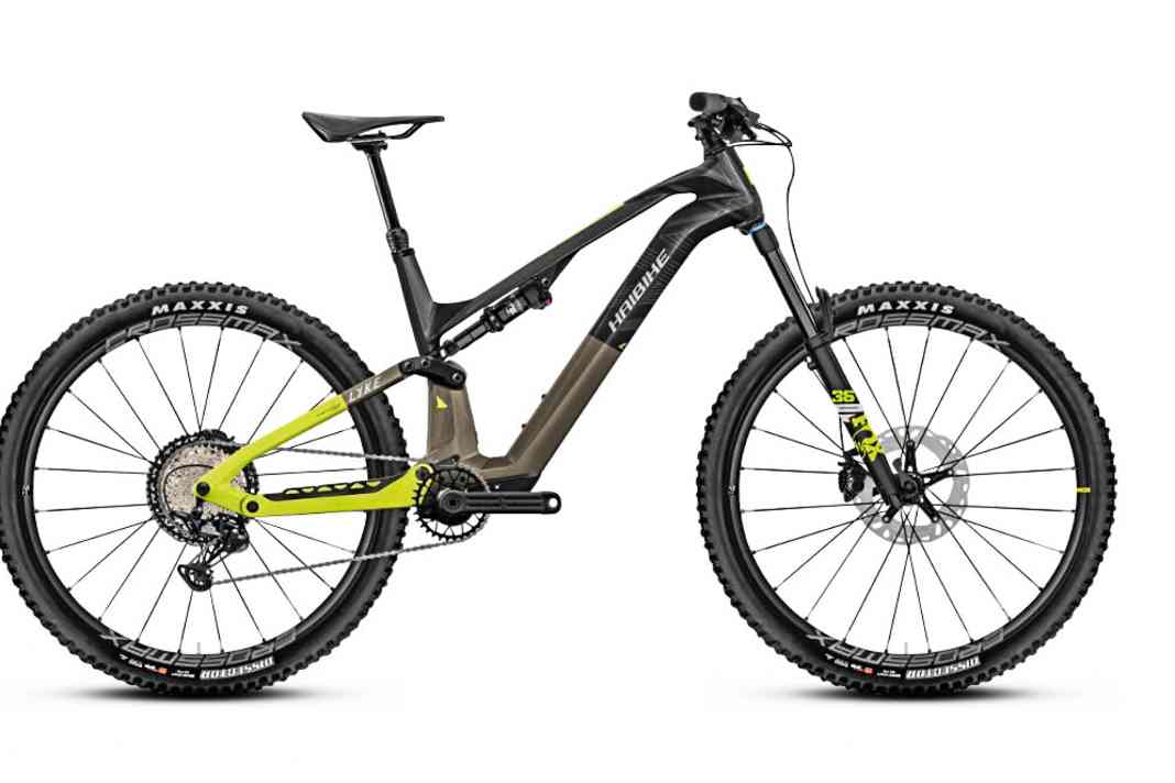Minimal-Assist-E-MTB Haibike Lyke: Das Trailbike (140/140 mm) der Schweinfurter E-Bike-Spezialisten ist brandneu. Hier beschleunigt ein Fazua-Motor und unterstützt mit maximal 60 Newtonmetern. Der 430-Wattstunden-Akku hält bei ökonomischer Fahrweise eine ganze Weile. Das Top-Modell (9999 Euro) wiegt 18,6 Kilo. Ab November erhältlich sein. Gewicht: k. A. Preis: 7499 Euro 