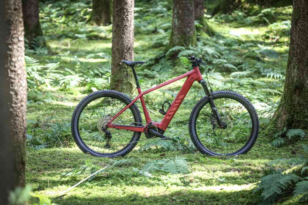 Canyon Gand Canyon:On 8: 3799 Euro // 120 mm // 29 Zoll // Bosch CX // 750 Wh Powertube fest verbaut // 24,04 Kilo