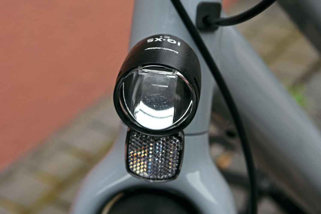 Zuverlässige Technik: die Busch & Müller-Frontleuchte IQ-XS am Ampler.