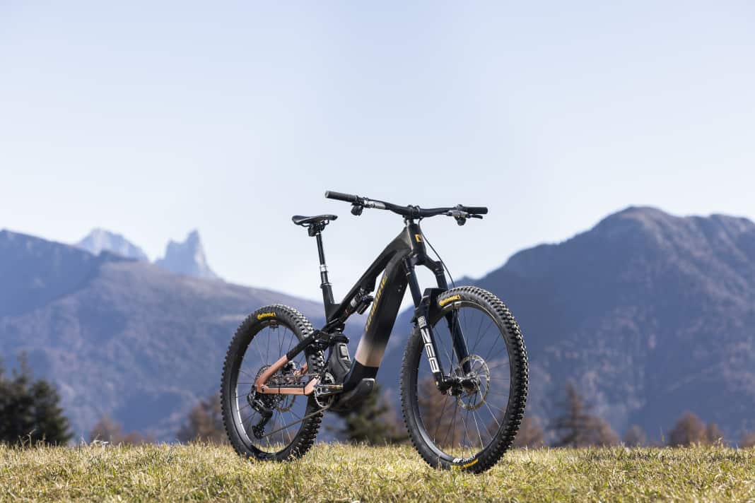 Für ein Bike mit dem neuen Bosch Powertube 800 kommt das Haibike Hybe CF recht schlank daher.