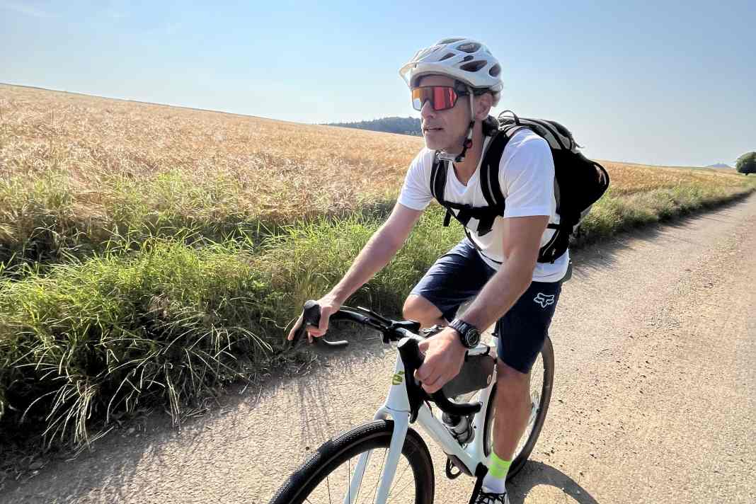 Über Land: Easy Vortrieb und volles Panorama. Wir entdecken die Liebe zum Gravelbike.