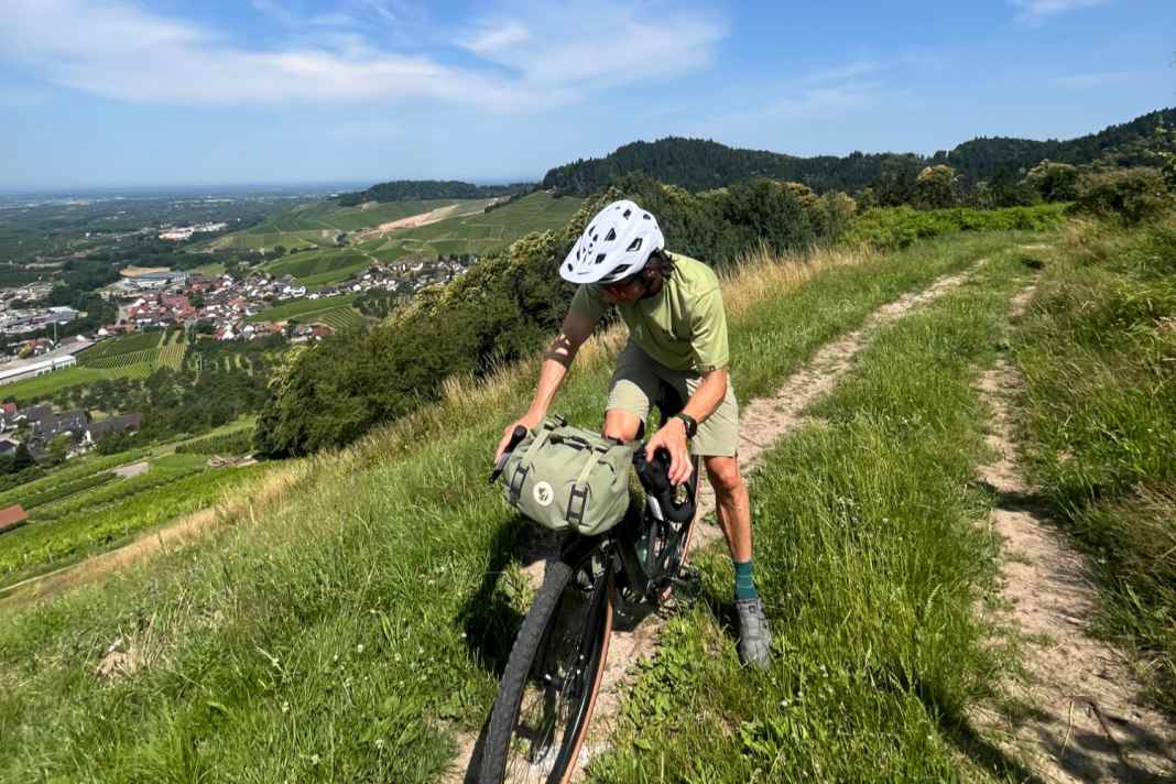 Wo müssen wir hin? In unserem Coros-Navi stecken die GPX-Daten der Tour. Vier Touren kann man buchen. Für 79 € gibt es die Route, zwei Übernachtungen in den Trekking-Camps und Kulinarisches aus den Naturparken.