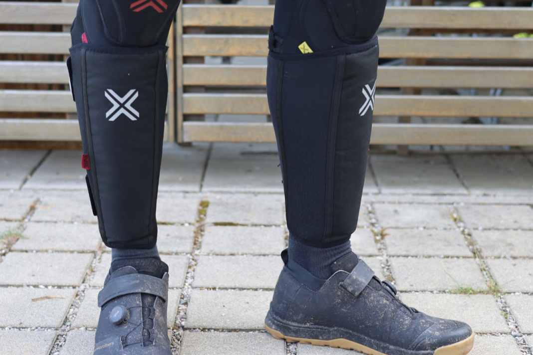 Mehrfachschutz: Fuse-Kombination aus Delta Knieschonern und Alpha Pro Schienbeinschützern im Test.
