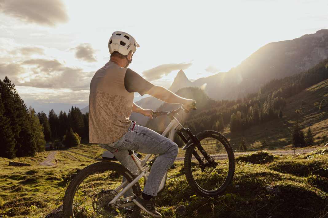 Johannes, alias Denim Destroyer, hat seine erste Rennjeans 2019 zufällig in Maribor in einem Shop erstanden. Kurz vor dem Worldcup-Rennen.