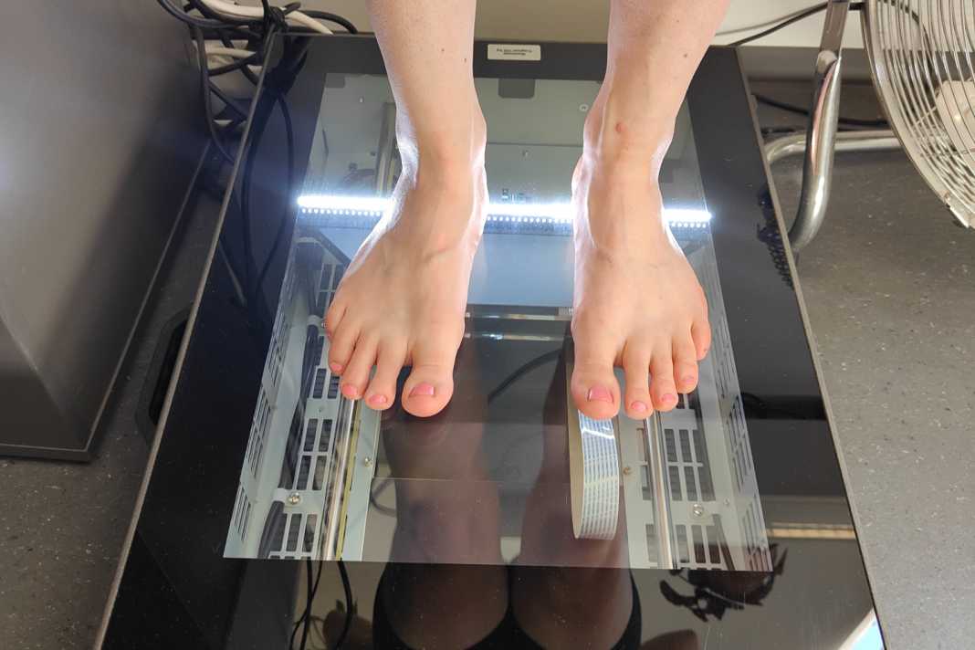 Es beginnt mit einem Fuß-Scan