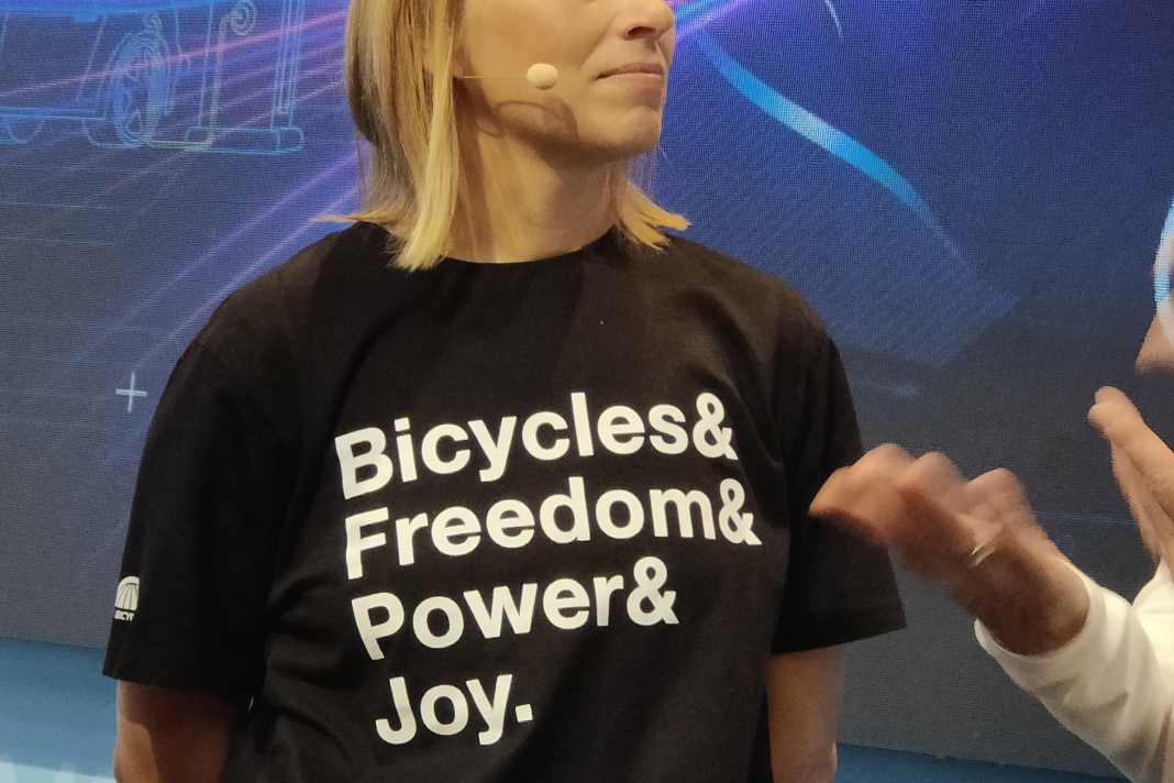 Stefanie Burkert vom World Bicycle Relief erklärt die Sichtweise auf Mobilität in Afrika und anderen armen Regionen der Welt.