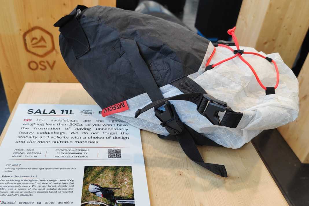 Ausgezeichnet mit dem French Outdoor Award und jetzt auf der ISPO gezeigt: Die Batsoul Satteltasche Sala 11.