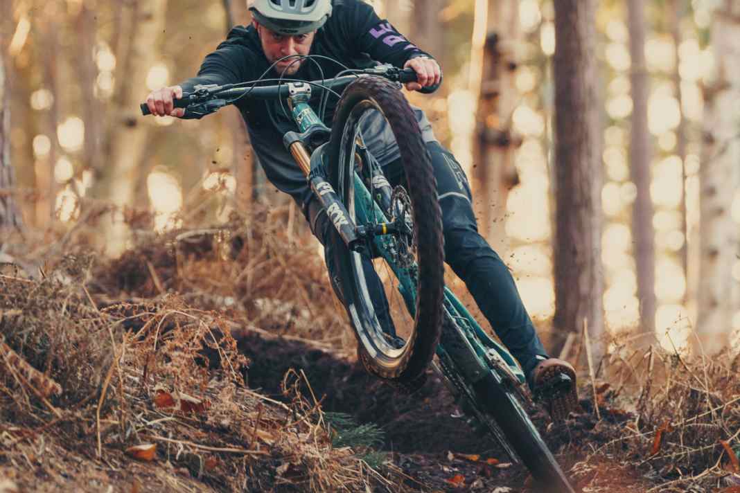 Loam-Rider Durch Loam (frische, weiche Erde) bohren und braapen wie Jono Jones – mit dem Hugene geht das sehr gut.