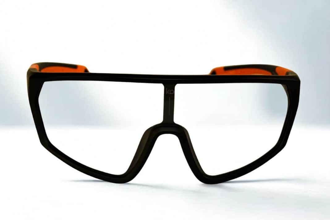 Die bayerische Marke Kommit bringt die T-Vision Kinder-Sportbrille auf den Markt.