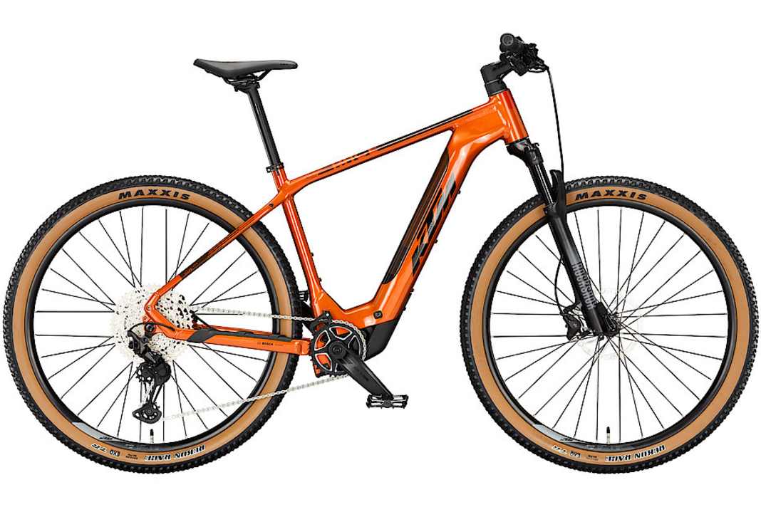 Das Macina Race ist als Hardtail für Straße und leichtes Gelände gedacht, mit guter Fahrtechnik ist auch mal ein zahmerer Trail drin. Es gibt zwei Versionen, die 3299 und 3699 Euro kosten, eine Telestütze ist dafür aber leider noch nicht verbaut.