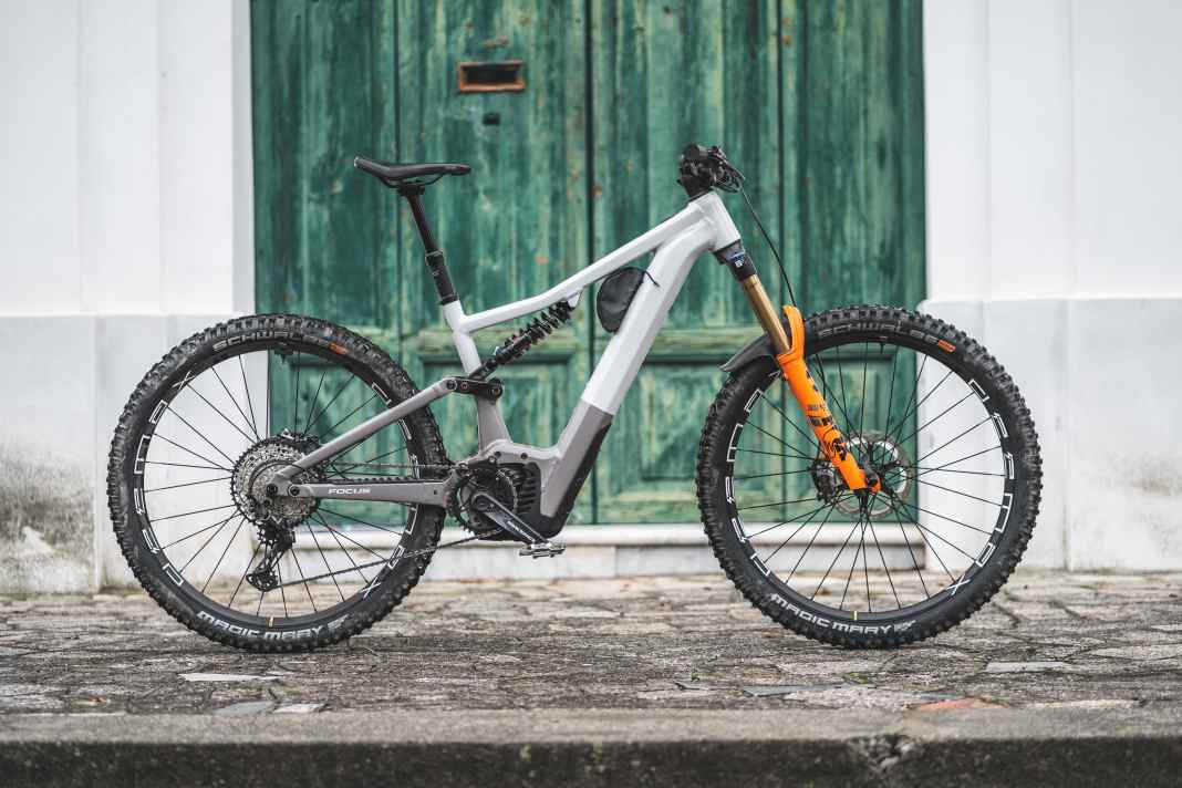 Focus Sam² 6.9 // Bosch Performance Line CX Smart // 7899 Euro // 26,9 kg // 29 Zoll // 180/170 mm