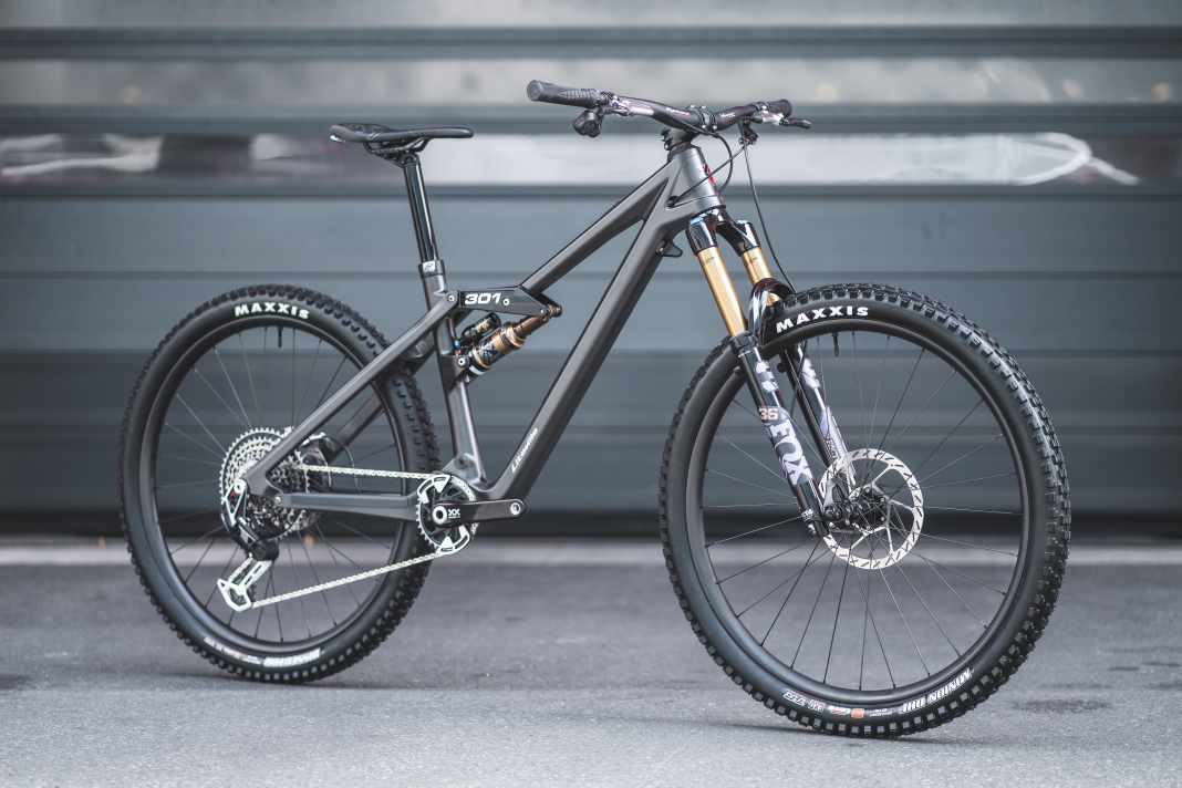 Der Carbon-Rahmen des neuen Liteville 301 CE entsteht in Kleinserie in Portugal.