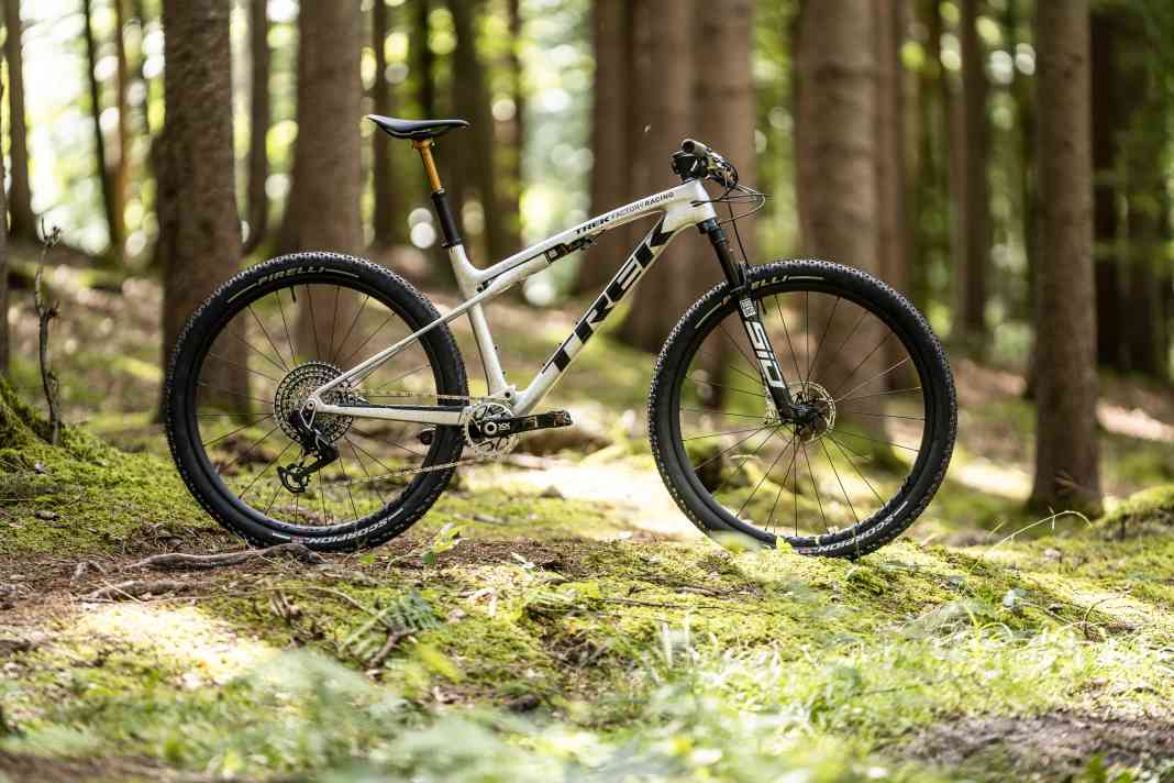 Das neue Trek Supercaliber 9.9 XX AXS Gen 2 2024 in seiner ganzen Pracht.