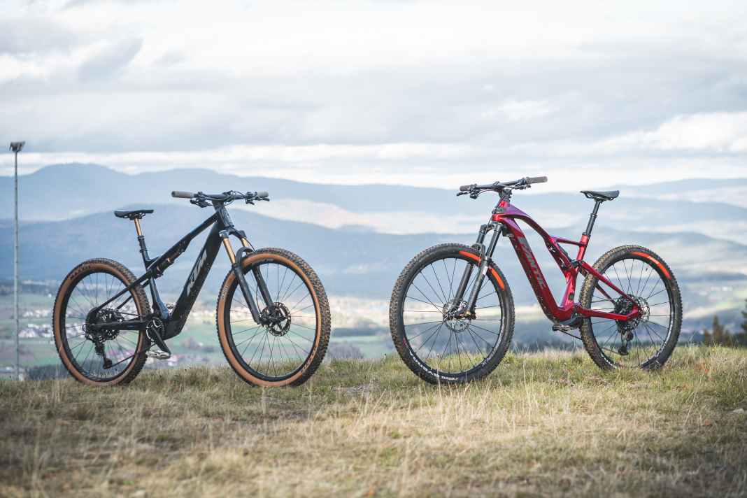 KTM Macina Scarp SX Prime und Fantic DC 1.4 Rampage Race. Zwei Light-E-MTBs mit 140 mm zwischen Race und Tour.