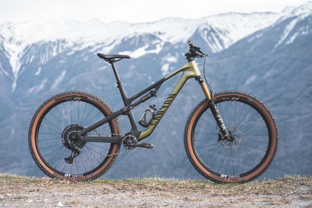 Canyon Neuron CF 9 SL: 12,8 kg / 140/130 mm / 29" / 4999 Euro / Carbon