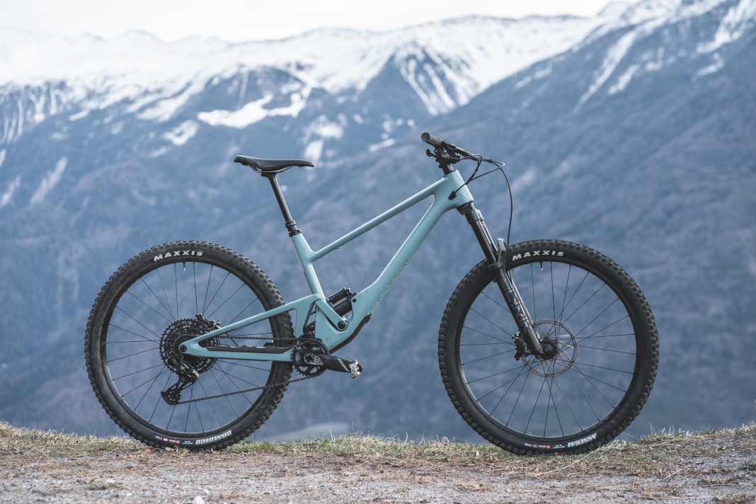 Scor 4060 ST NX: 14,8 kg / 150/140 mm / 29" / 4699 Euro / Carbon