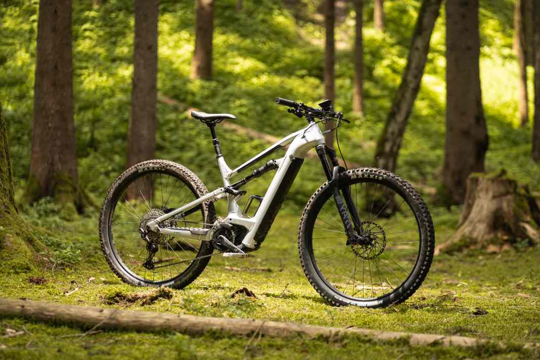 Cannondale Moterra 3 // Bosch Performance Line CX // 750 Wh // 150 mm // 29 Zoll // 25,5 kg // 5599 Euro