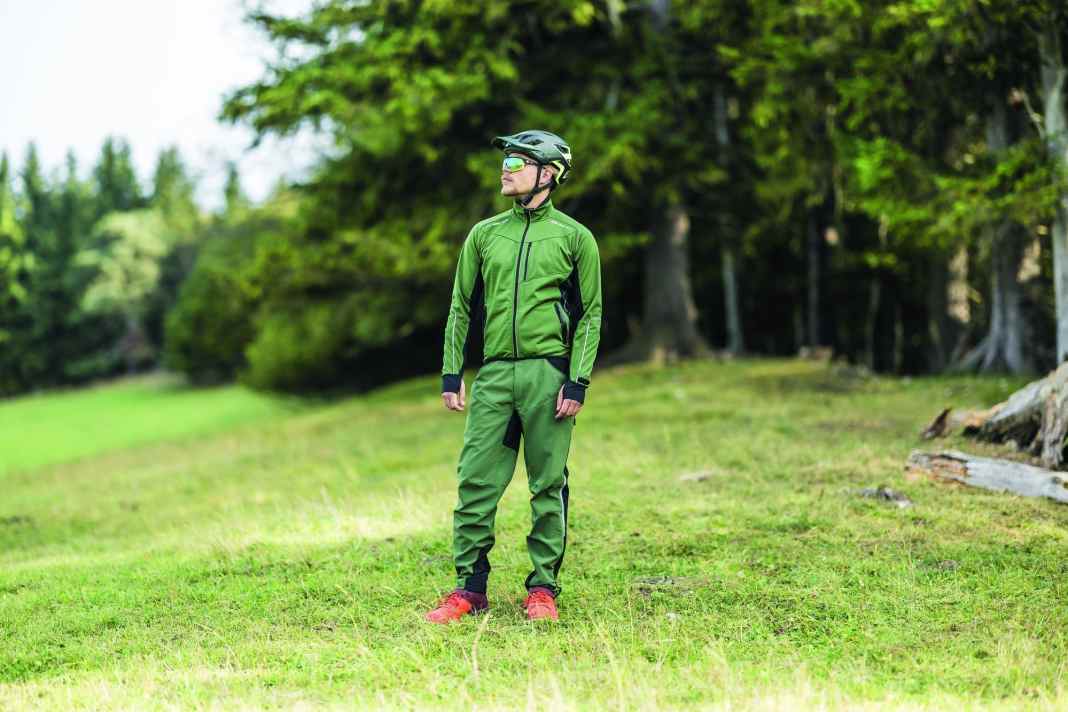 Die preiswerte Kombi von Zweirad Stadler: Sportliche Jacke und lässige Hose