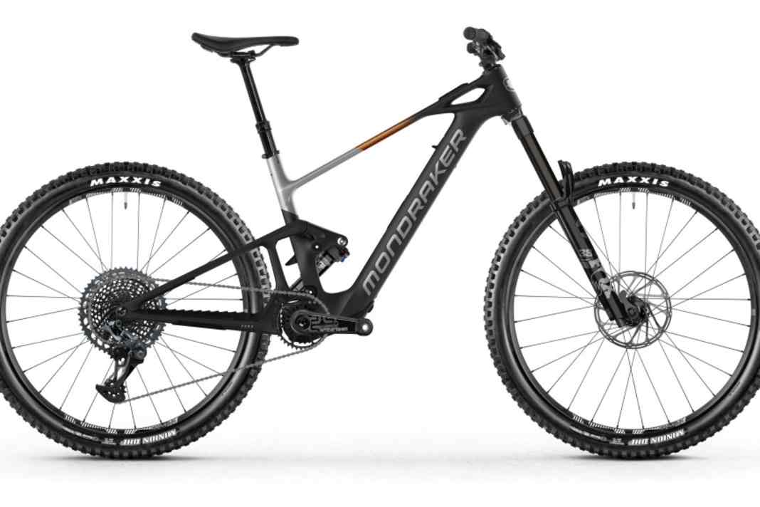 Ein echtes Einstiegs-Modell gibt es nicht. Das günstigste Neat ist das R, das für 7999 Euro mit Fox Federelementen aus der Performance-Reihe und mechanischer GX an den Start geht. Das Gewicht liegt bei 18,9 Kilogramm laut Herstellerangabe.