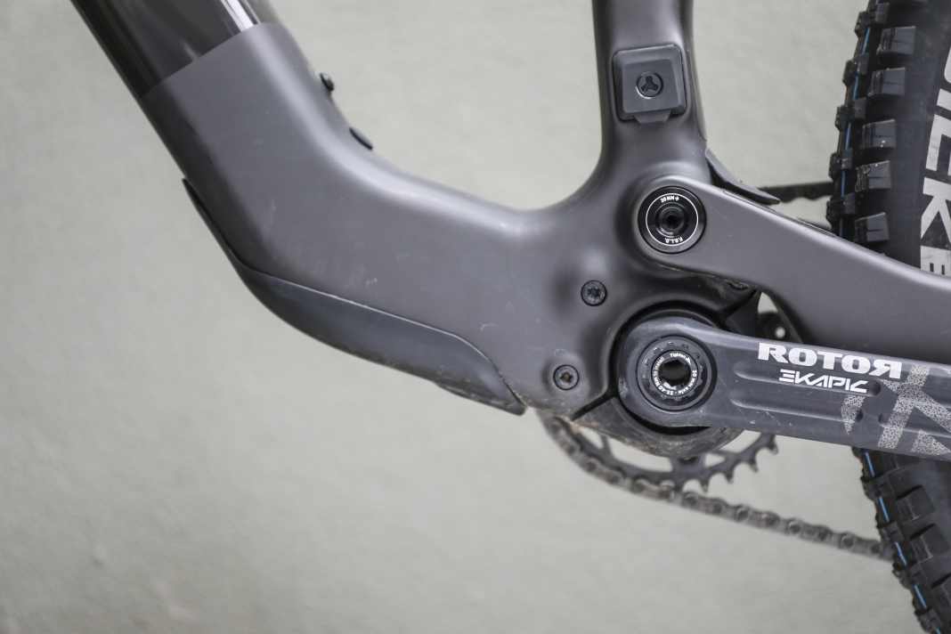 Der Fazua Ride 60 schlank integriert in einem Carbonrahmen.