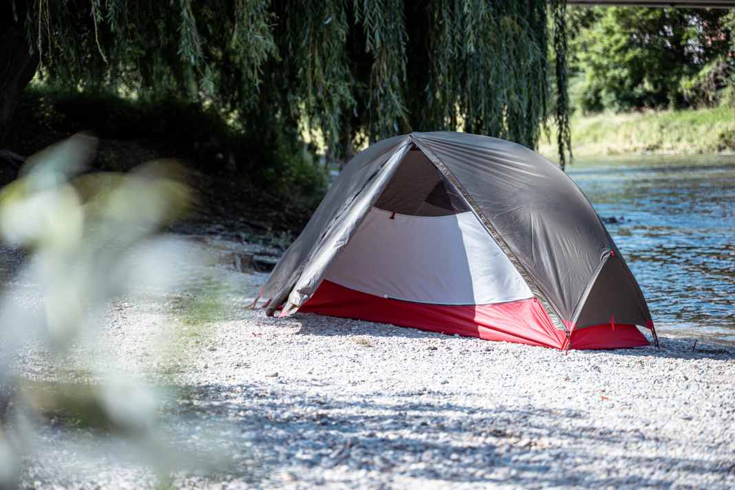MSR hat mit dem Hubba Hubba Bikepacking sein leichten Zelt-Klassiker für die Bedürfnisse von Overnighter und Bike-Abenteurer gemacht
