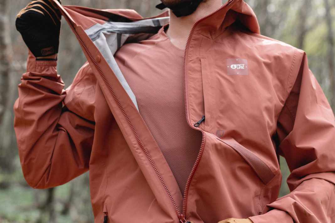 Die Granity+ 2.5 L Jacke ist wasserdicht und atmungsaktiv und soll optimale Bewegungsfreiheit bieten.