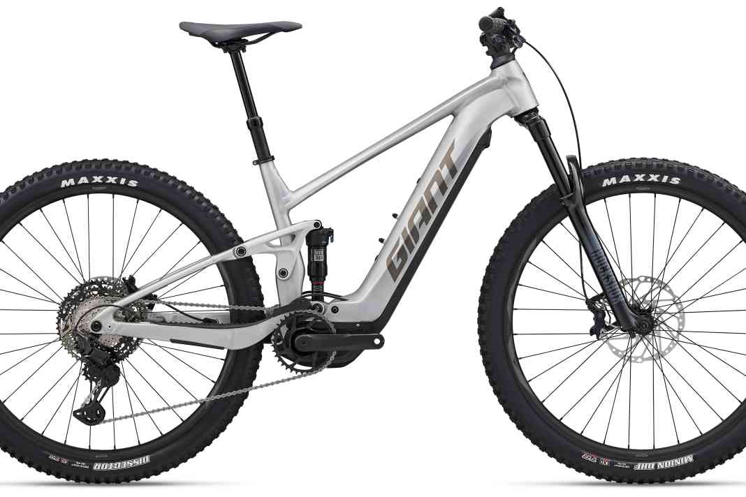 Das Giant Stance E+ 0 Pro (5499): Syncdrive Pro 2 Motor (85 Nm), 800 Wh, Rockshox Fahrwerk, Deore XT Linkglide (11 fach).