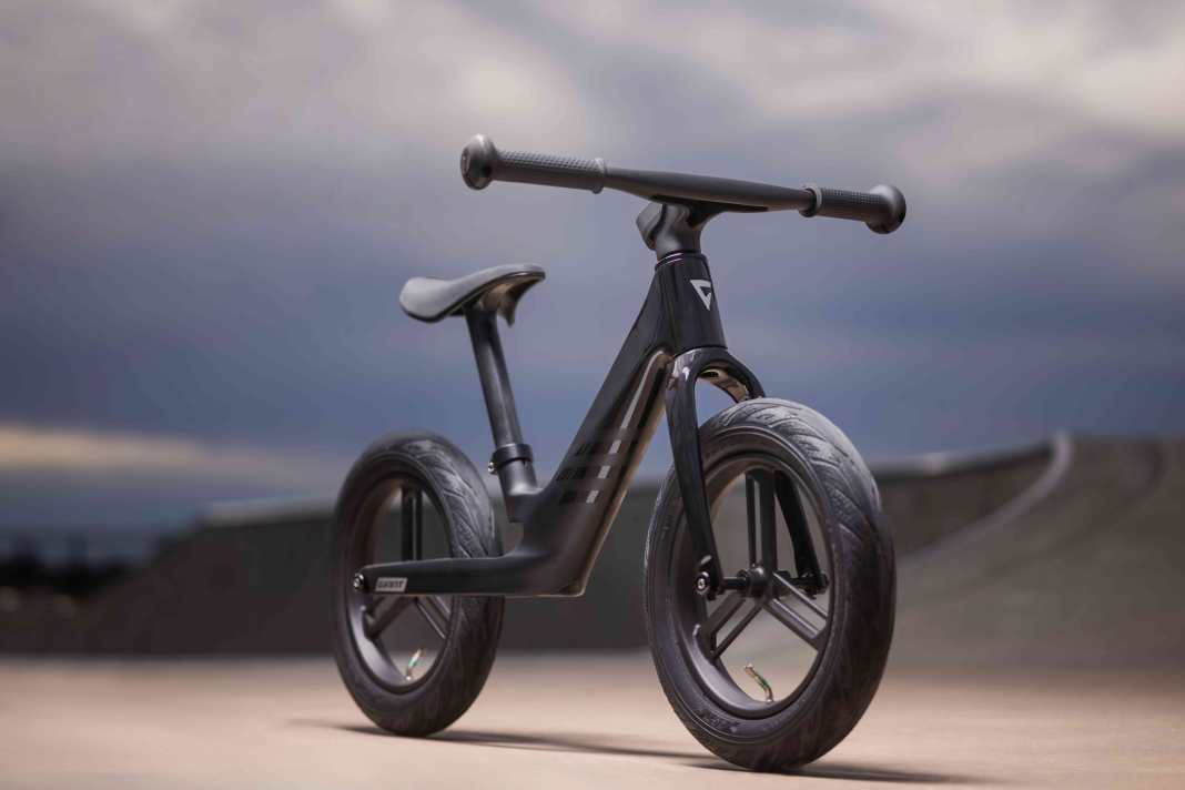 Dank recyceltem Carbon ist das Giant PRE rCarbon nachhaltig produziert und nur 2,5 Kilo leicht.
