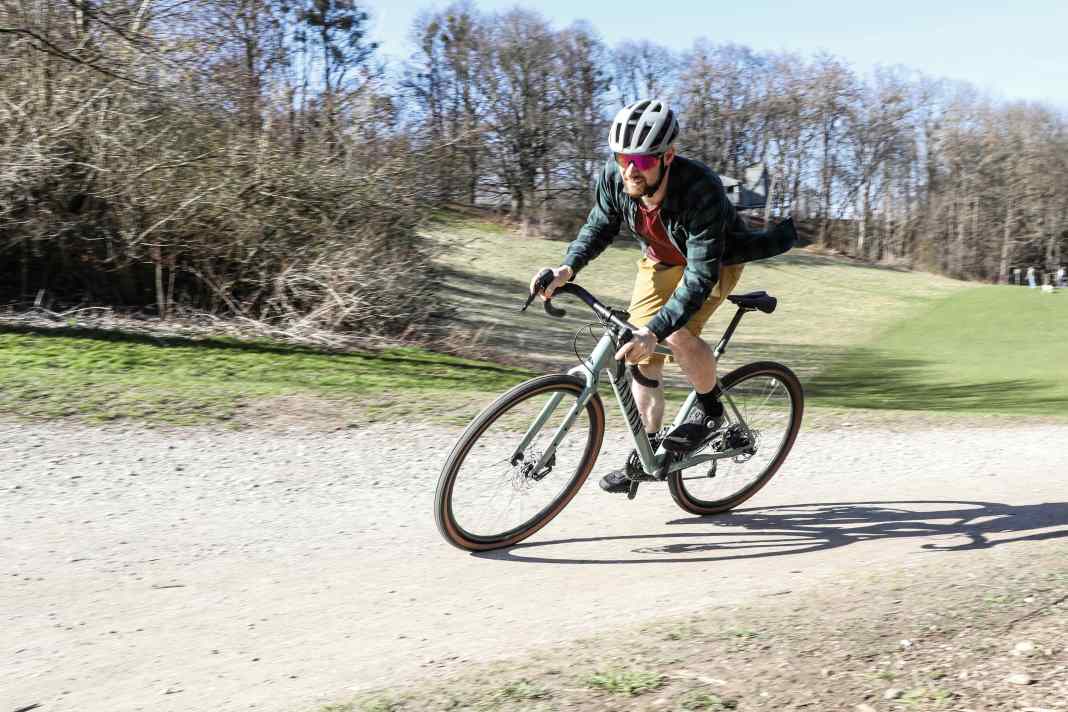 Hoher Fahrspaß und gute Fahrsicherheit zeichnen das Grizl aus. Die Reifen bieten auch auf Schotter massig Traktion.