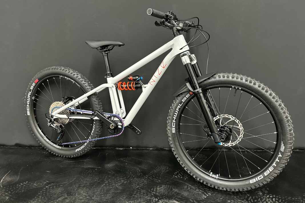 Das Nize Full Suspension 24 ist nicht nur optisch einzigartig. Es soll auch in Sachen Stabilität, Gewicht und Preis eine Benchmark setzen.
