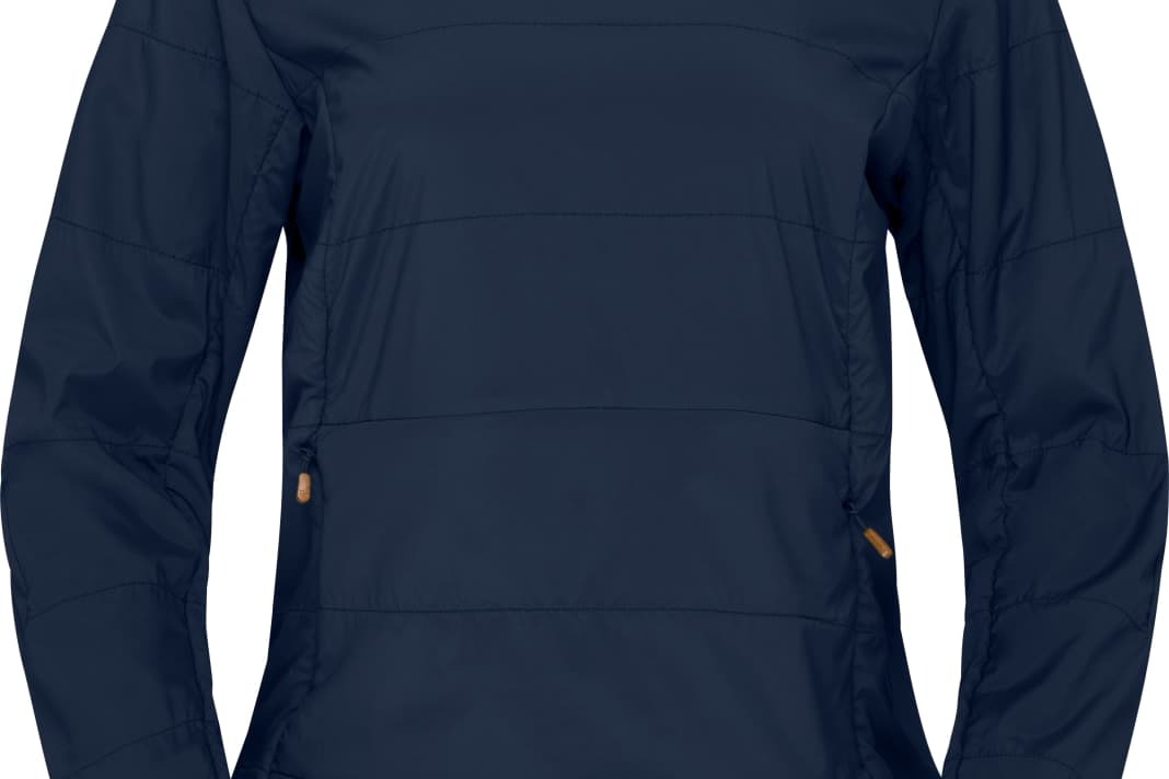 Für die Frauen gibt es den Norrøna tamok Alpha Crewneck Midlayer auch. Hier in Indigo Night...