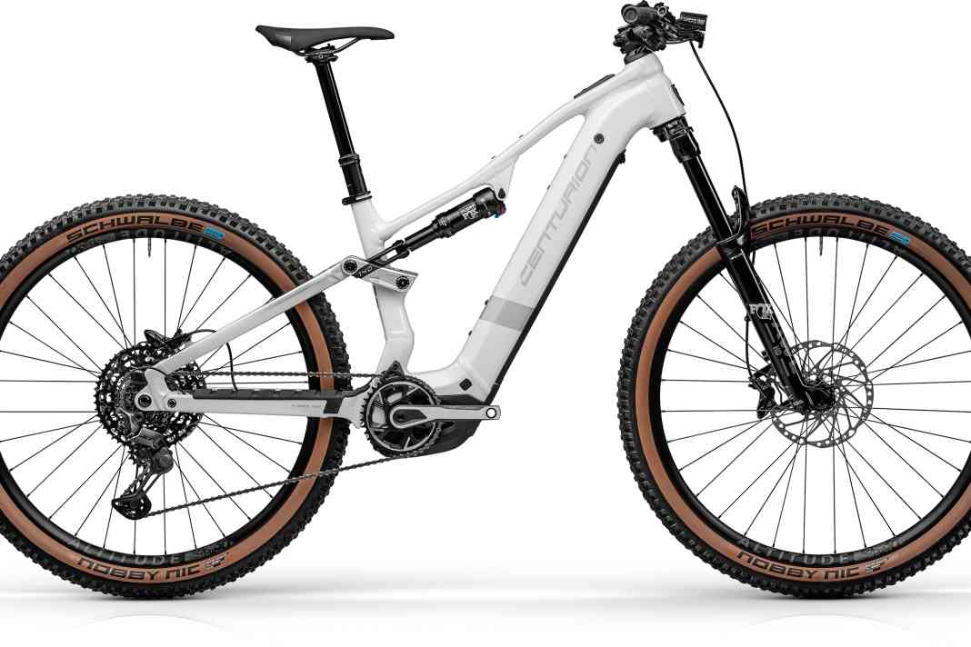 Straffe Linienführung mit liegendem Federbein verleiht dem Rad eine moderne, dynamische Silhouette. Positiver Nebeneffekt: eine geringe Überstandshöhe.